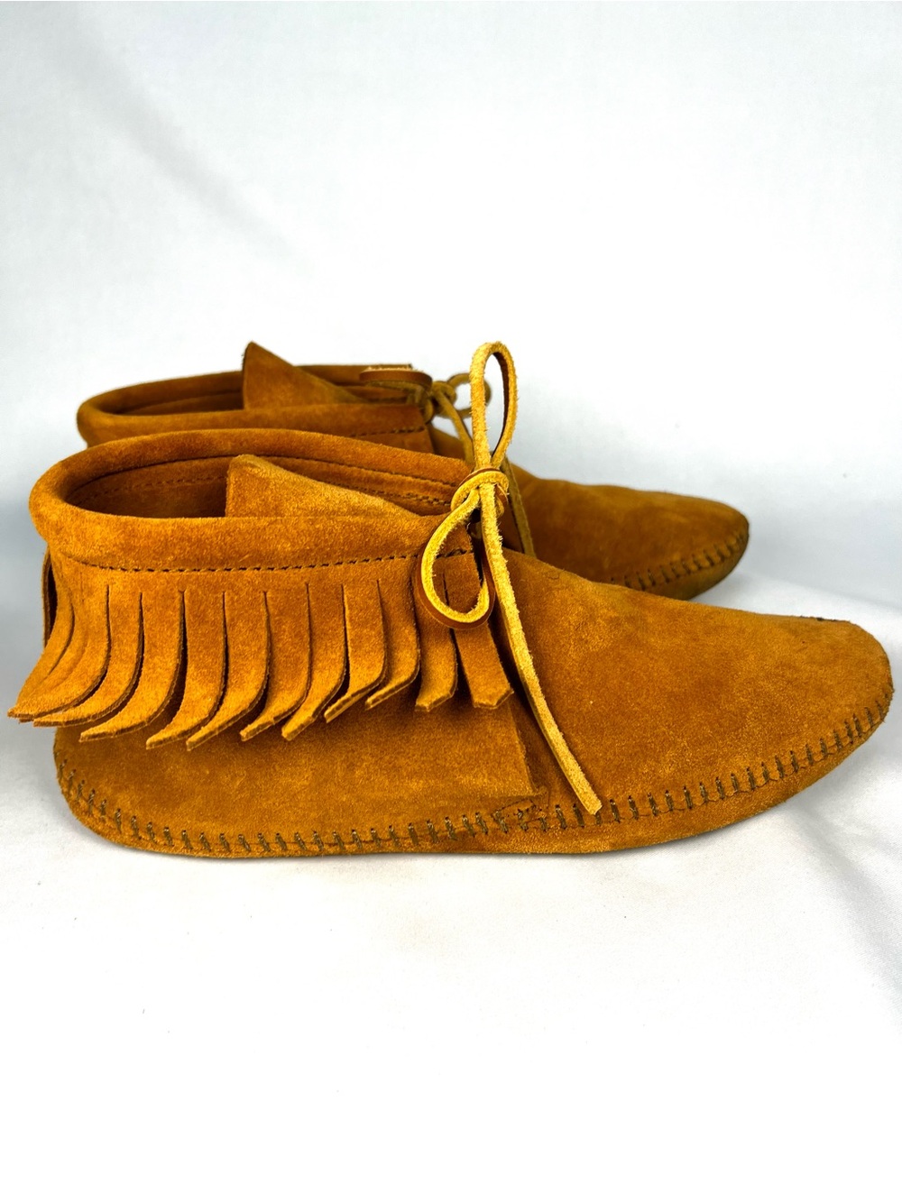Minnetonka Fringe Moccasin Slippers Suede Leather Camel Brown Size 8